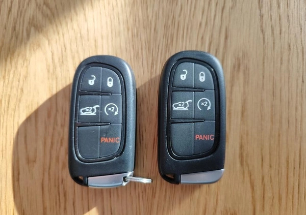 Jeep Cherokee cena 99900 przebieg: 49000, rok produkcji 2019 z Sławno małe 172
